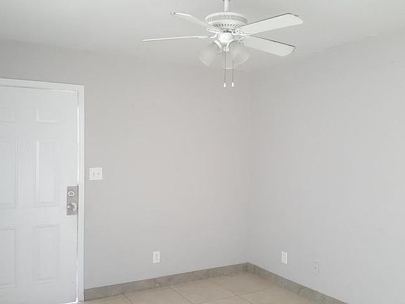 5th image of 2540 W Campbell Ave #1