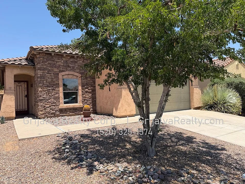 880 W Calle Valenciana
