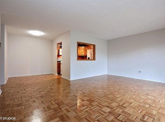 3rd image of 924 S. Lake Ct. #4-103