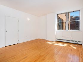 444 Manhattan Ave