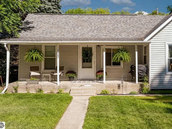 1667 Ewing St, Grawn, MI 49637