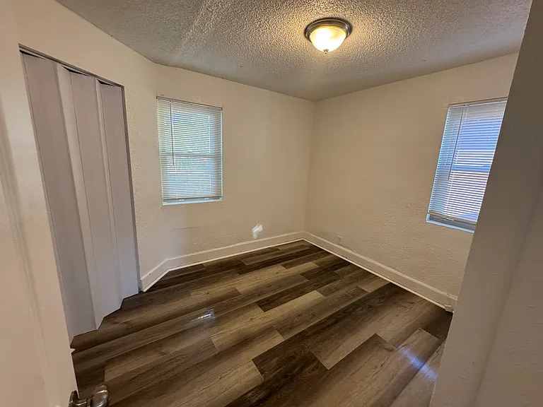 1738 Dallas St — Photo 11