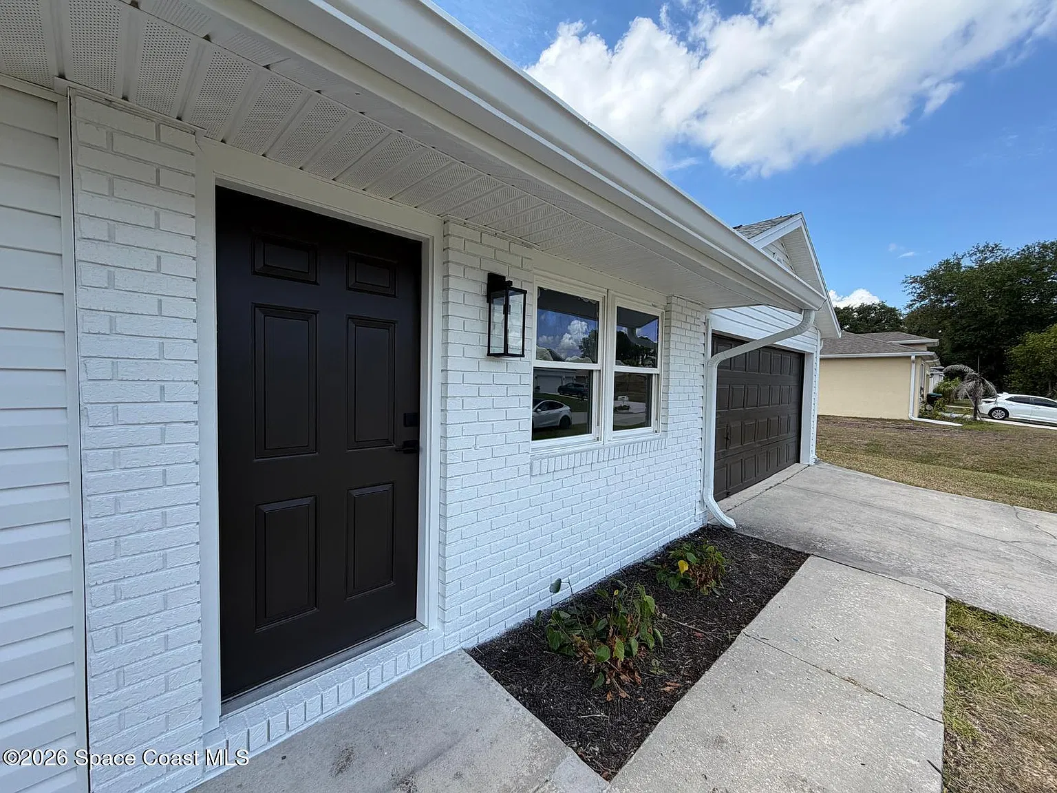 3 bed, 2.0 bath, 1001 sqft, $2,100 — Photo 4