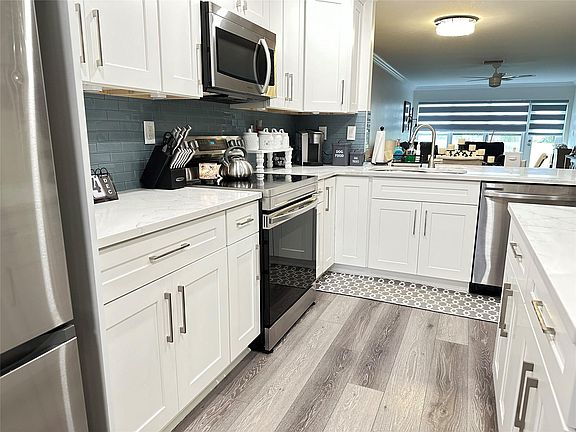 4th image of 5603 Queen Palm Court #D