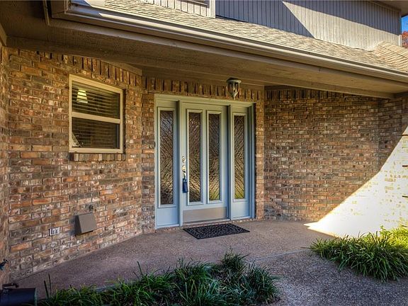 3rd image of 118 Royal Oak Dr