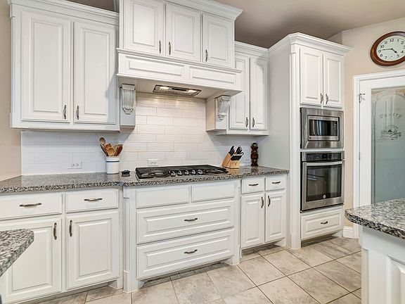 5th image of 3716 Delta Dr