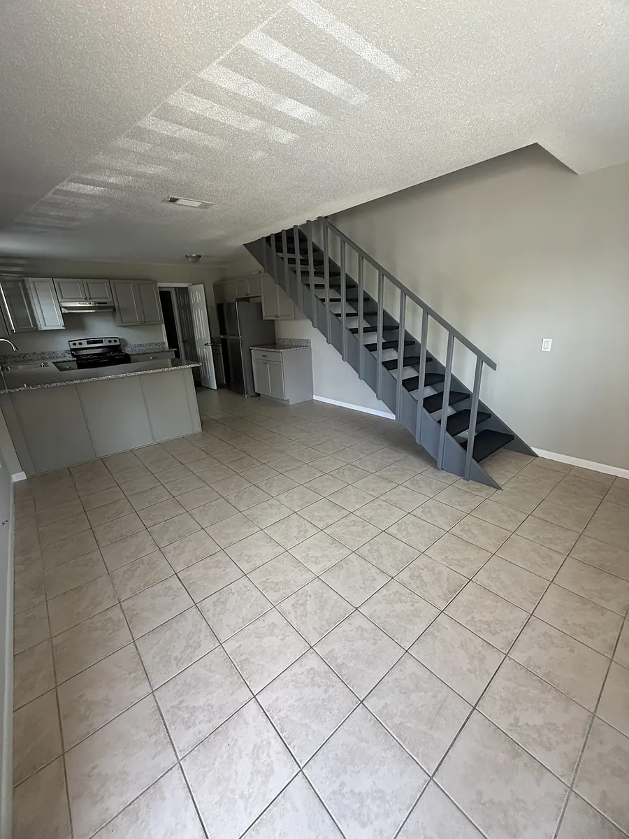 Building Photo - 124 Hampton Dr #1