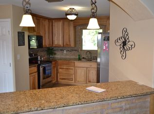 606 E 6th St, Yorktown, TX 78164