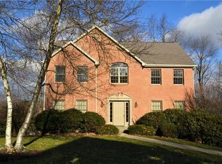 153 Village Dr, Cranberry Township, PA 16066