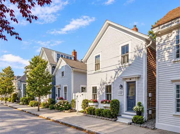 19 3rd St, Newport, RI 02840