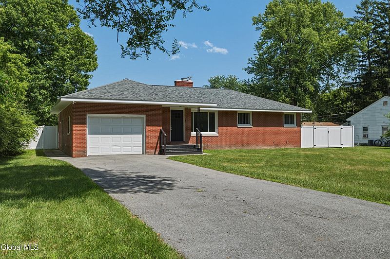 3rd image of 10 Kasper Drive