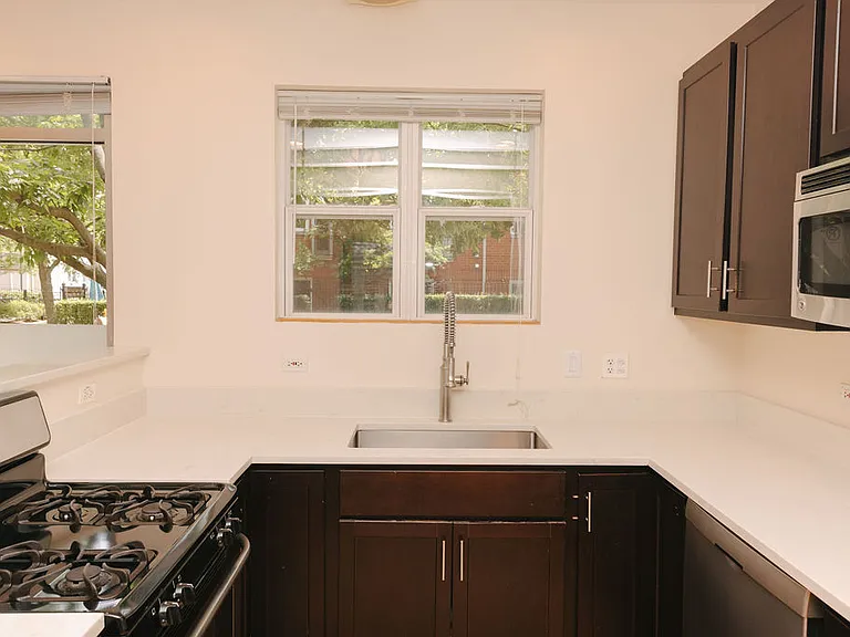 1901 W George St #1 — Photo 8