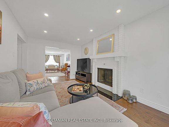 5th image of 54 Braeburn Dr