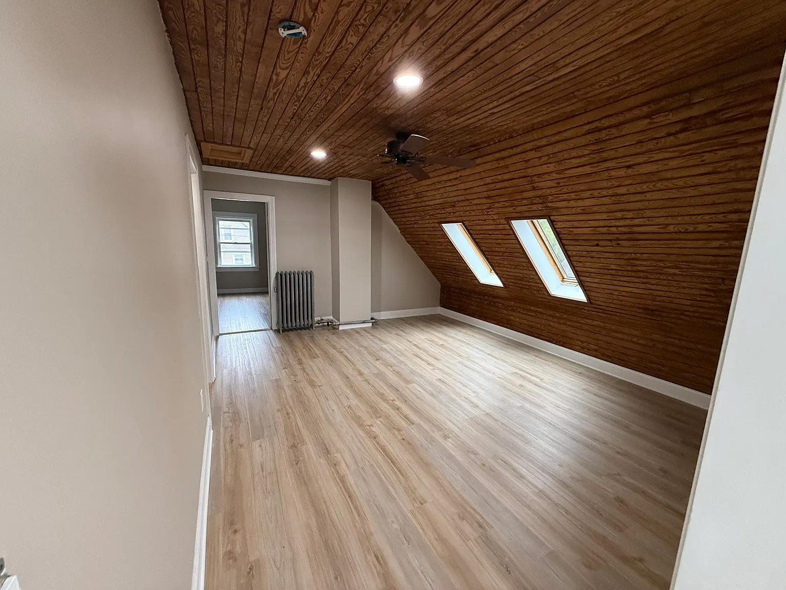 4 bed, 2000 sqft, $3,050 — Photo 4