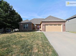 13500 Forest Oaks Dr, Smithville, MO 64089
