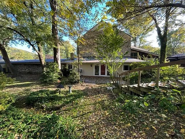 625 Royal Manor Rd — Photo 4