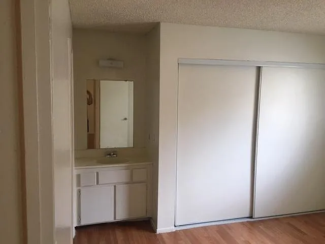 2 bed, 906 sqft, $1,700 — Photo 2