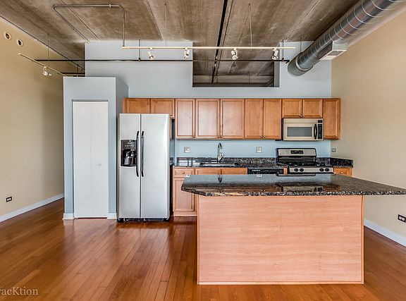 3rd image of 811 W 15th Pl Unit 715