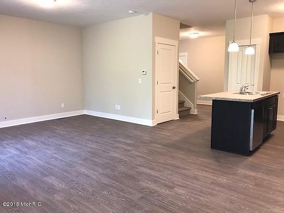 4th image of 3682 Merriville Ct SE