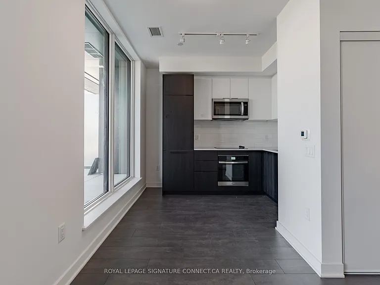 1185 Dupont St #815 — Photo 4
