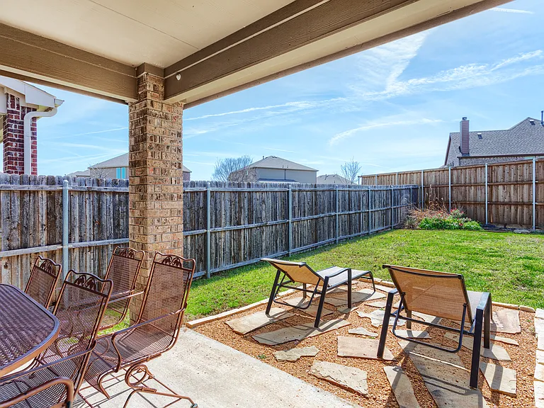 912 Lake Cypress Ln — Photo 2