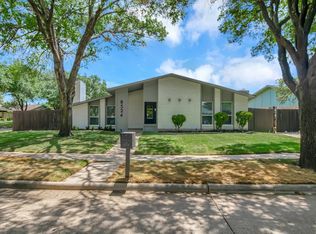 8524 Grumman Dr, Dallas, TX 75228