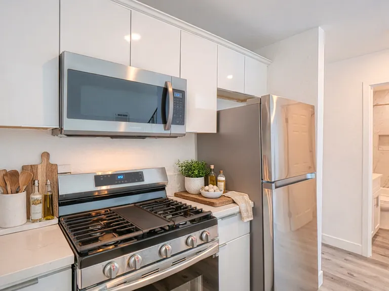 223 N Alvarado St — Photo 5