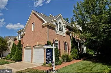 2181 Harithy Dr — Photo 2
