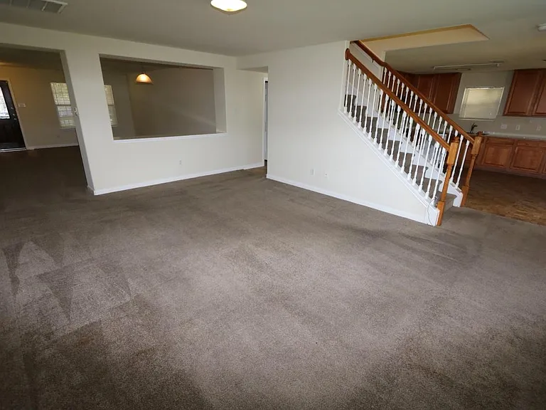 15611 Leeds Ln — Photo 7