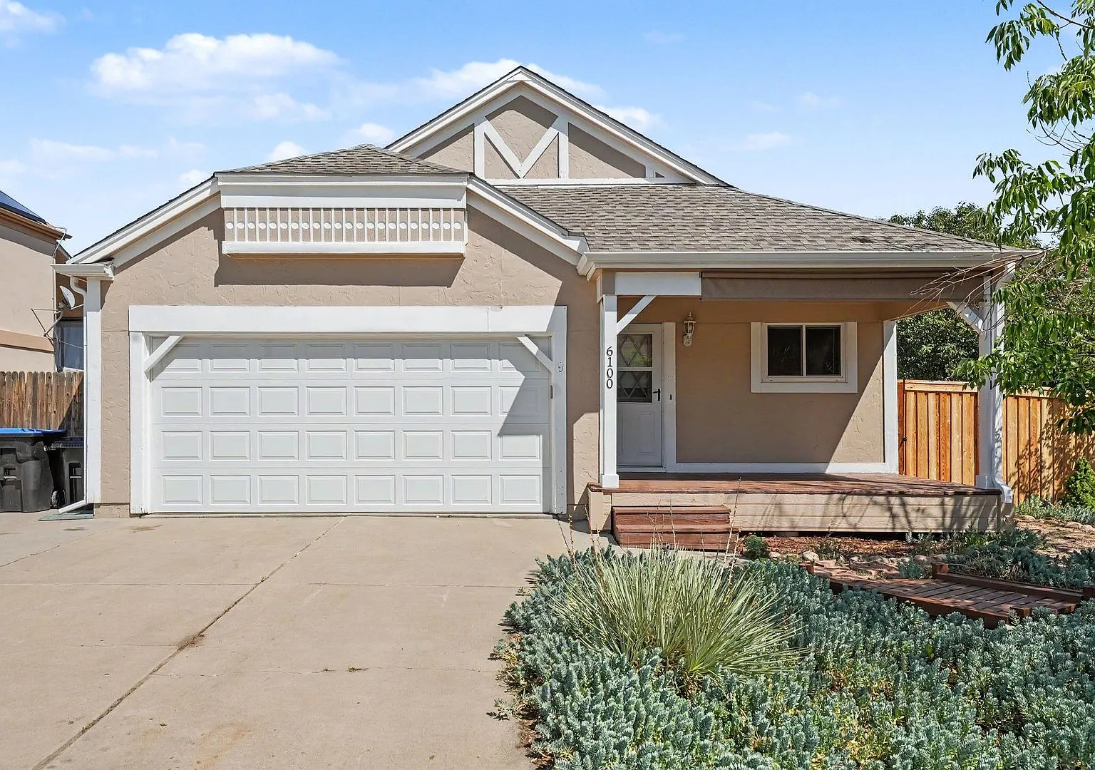 Welcome Home to Your New Arvada Home.... with fantastic outdoor space! Available NOW!! — Photo 1