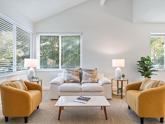 3rd image of 18 Skylark Court