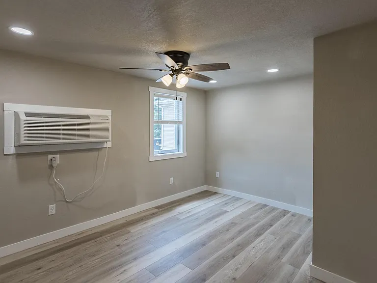 2504 Roemer Ave #1 — Photo 9
