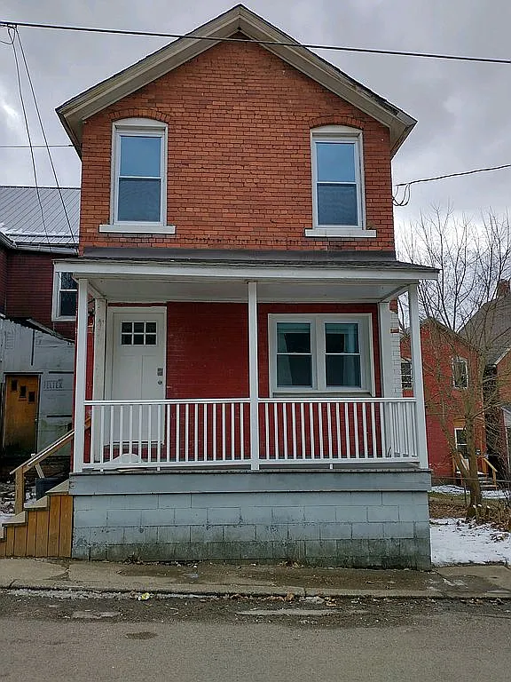245 Oak Ave photo 1