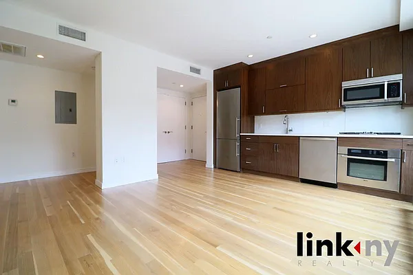 Rented by Link NY Realty | media 9