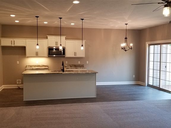 3rd image of 6230 Stonebrook Dr #10M