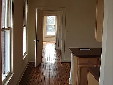 1 bed, 700 sqft, $1,300 — Photo 4