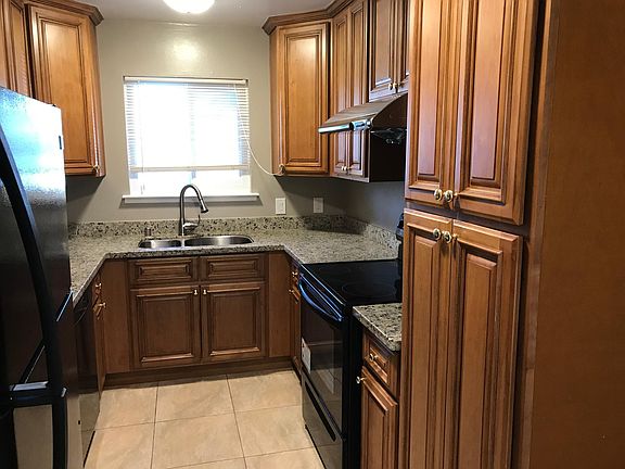 5th image of 882 Gallatin Dr APT 1