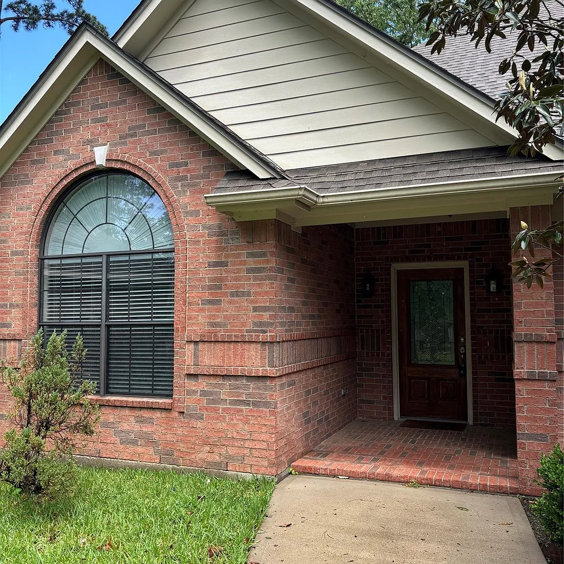 3 bed, 2.0 bath, 2002 sqft, $2,000 — Photo 2