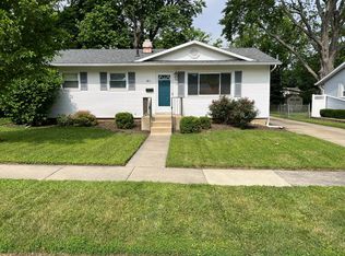 811 Parmon Rd, Bloomington, IL 61701