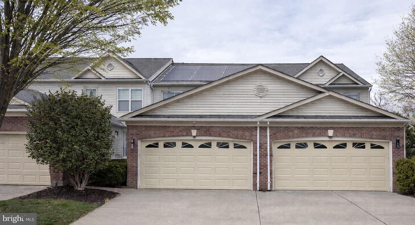 10702 Hillingdon Rd