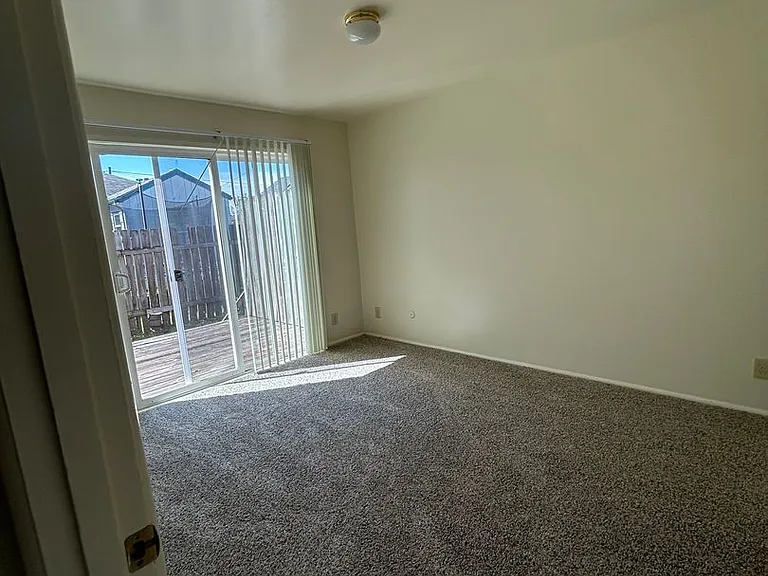 810 18th Ave SW #5 — Photo 6