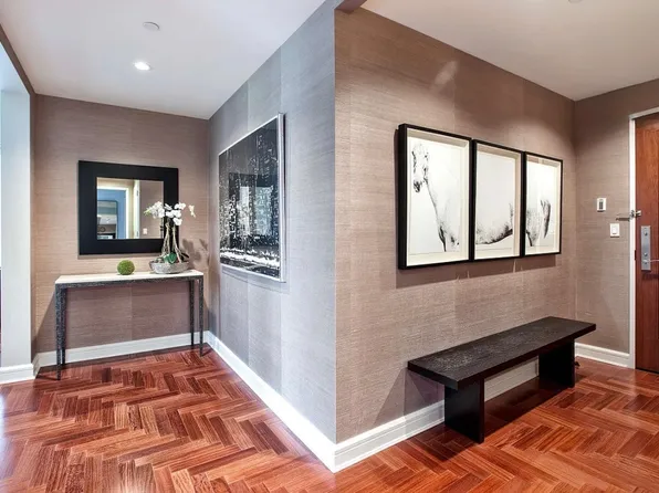 240 Riverside Boulevard image 5 of 12