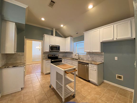 3rd image of 4113 Creekstone Dr