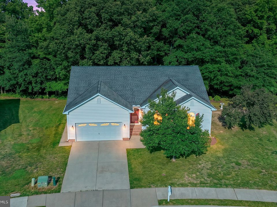 1st image of 161 Maple Glen Dr