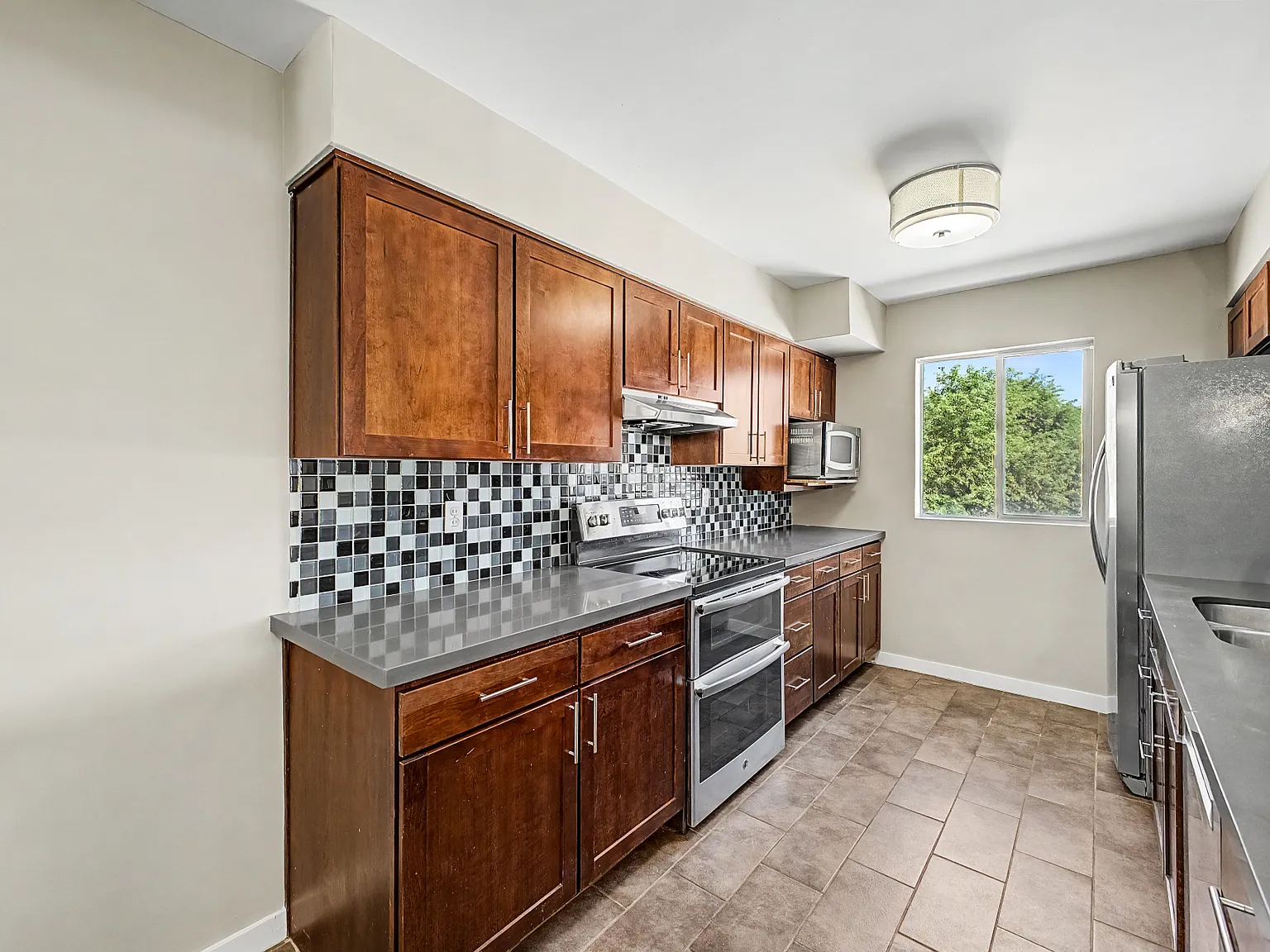 2 bed, 1374 sqft, $2,200 — Photo 4