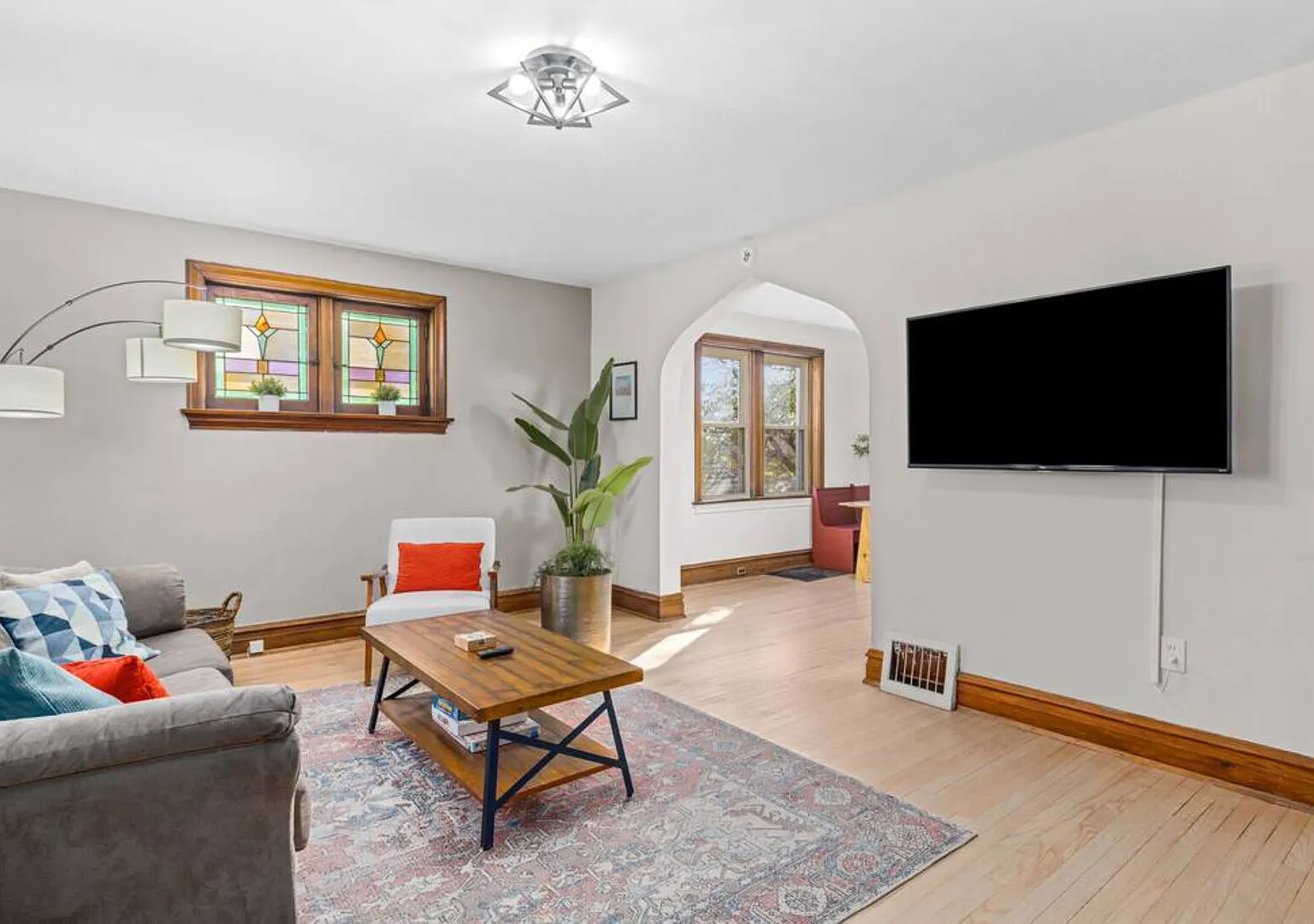 KingBed, Spacious Home |Awesome Location | Pets OK — Photo 4