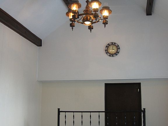 Dining Room/Vaulted Ceiling