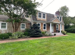 16 Basket Neck Ln, Remsenburg, NY 11960