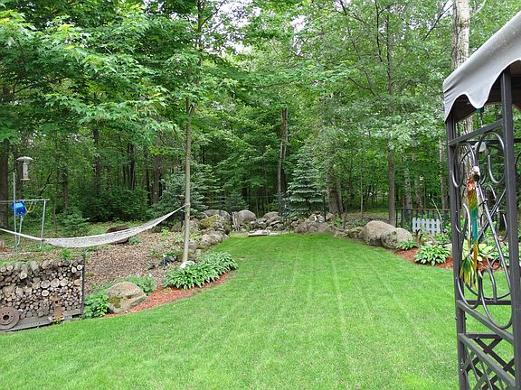 5th image of 9437 Woodland Cir N