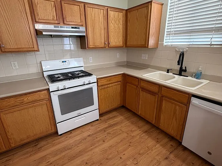 3814 Kit Fox St — Photo 8
